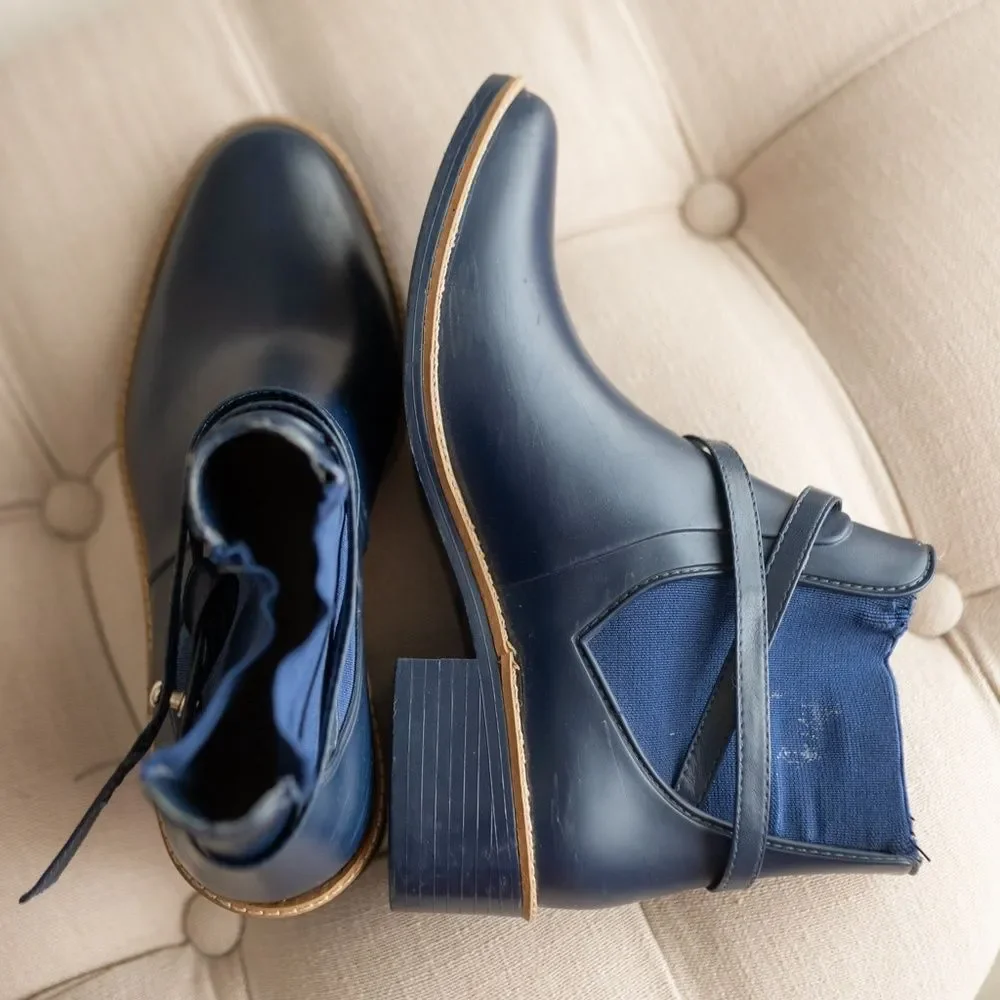 Women’s Bernardo Peony Navy Blue Rain‎ Boots size 6/7